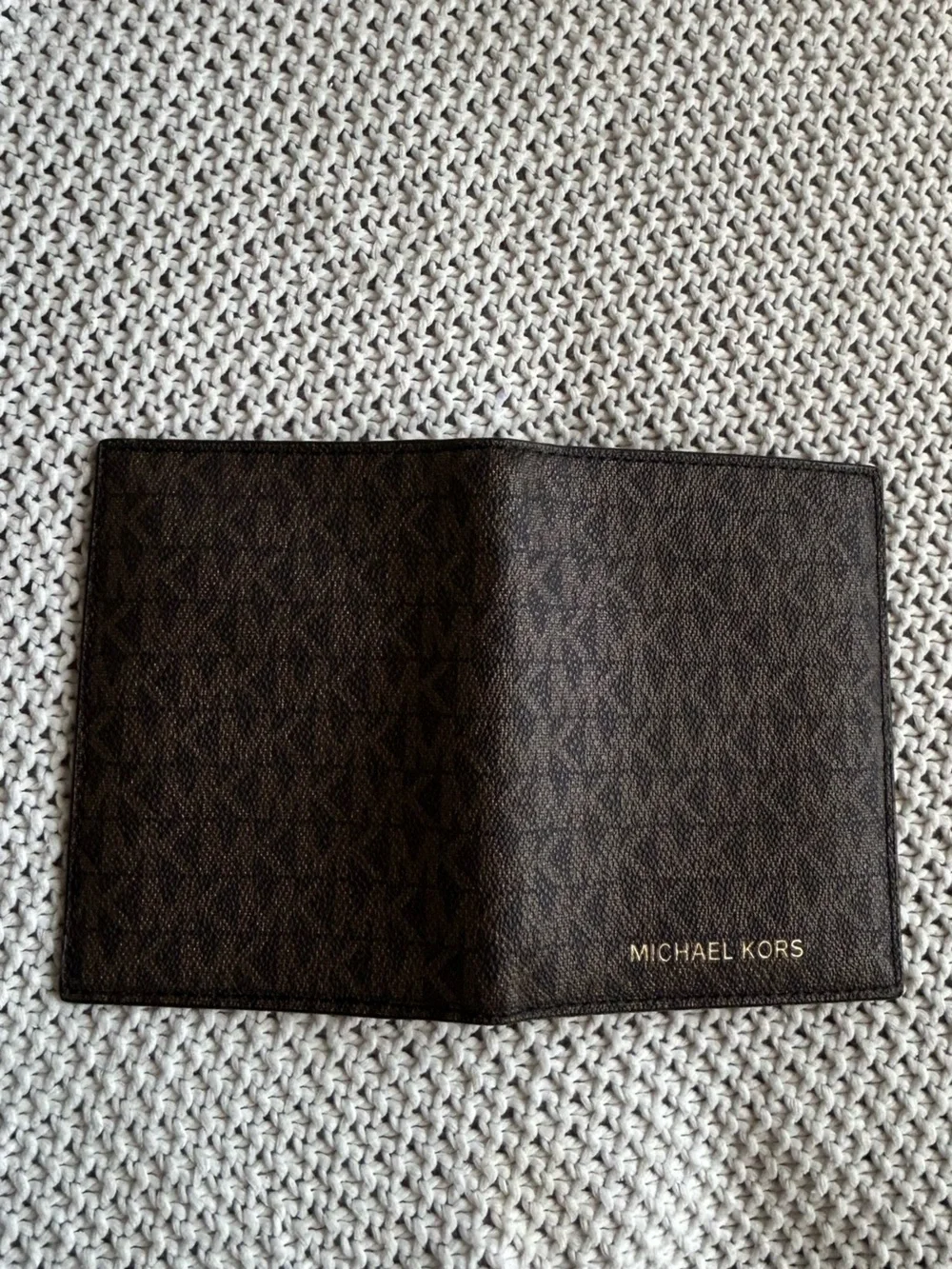 Michael Kors jet set travel passport holder